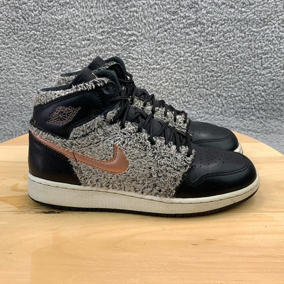 Nike Shoes - Nike Air Jordan 1 Retro High GS Womens Size 7 Shoes Fleece Gray Sneakers (5.5Y)
